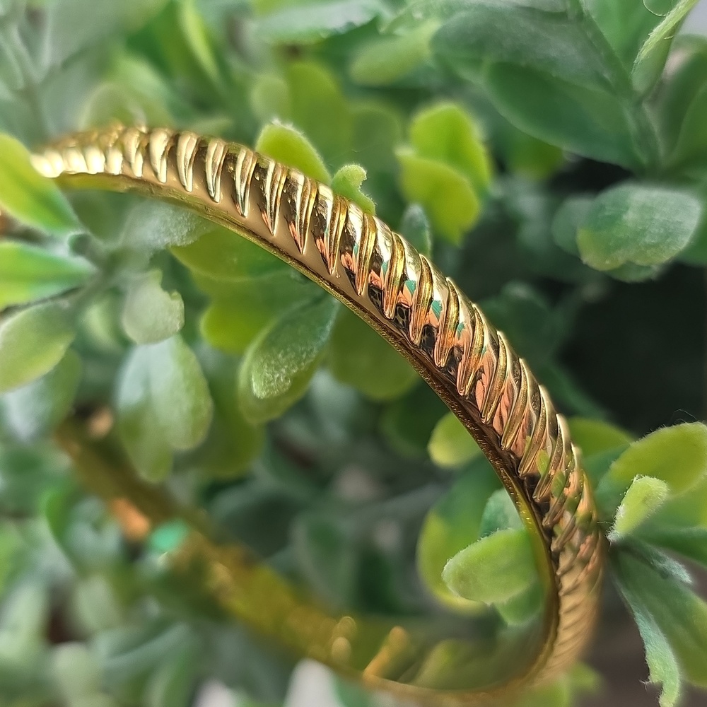 Lilly Pulitzer Gold Bangle Bracelet - Picture 2 of 7